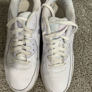 Air Max White Needs a good cleaning but they’re in good condition. Boy size 5.5